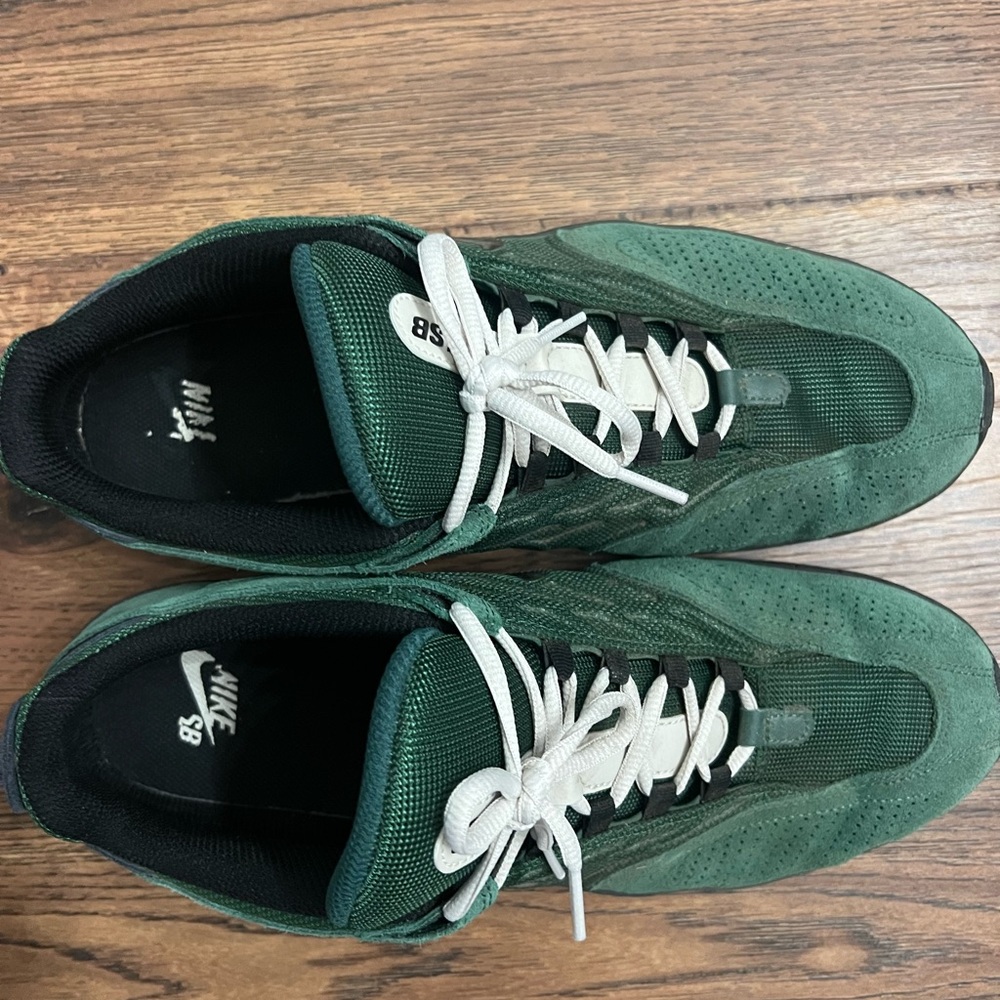 Nike Men's Forest Green Sneakers